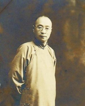 1923年，张宗昌的小妾得了怪病，昏迷不醒，请来名医施今墨。施今墨刚要写药方，却