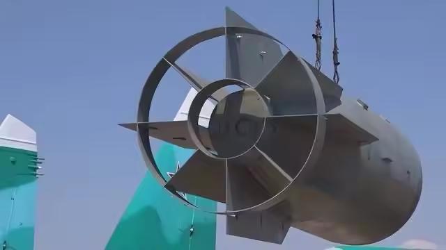 俄罗斯反击来了，这次不是榛树。是FAB-3000重型航空炸弹很多人一听"重型