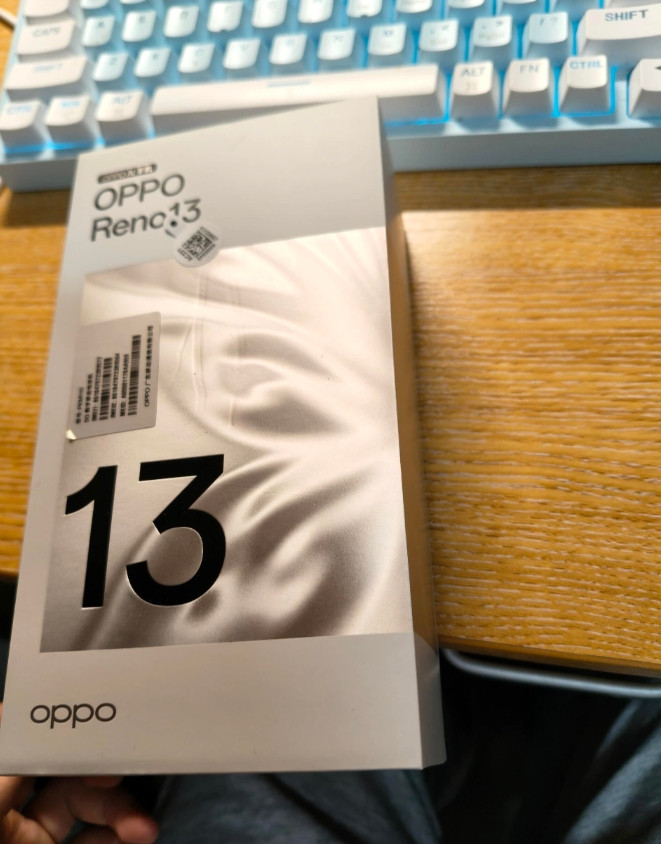 没什么好后悔的，OPPPReno13用了半个月，1727算是最低价了吧。一分钱