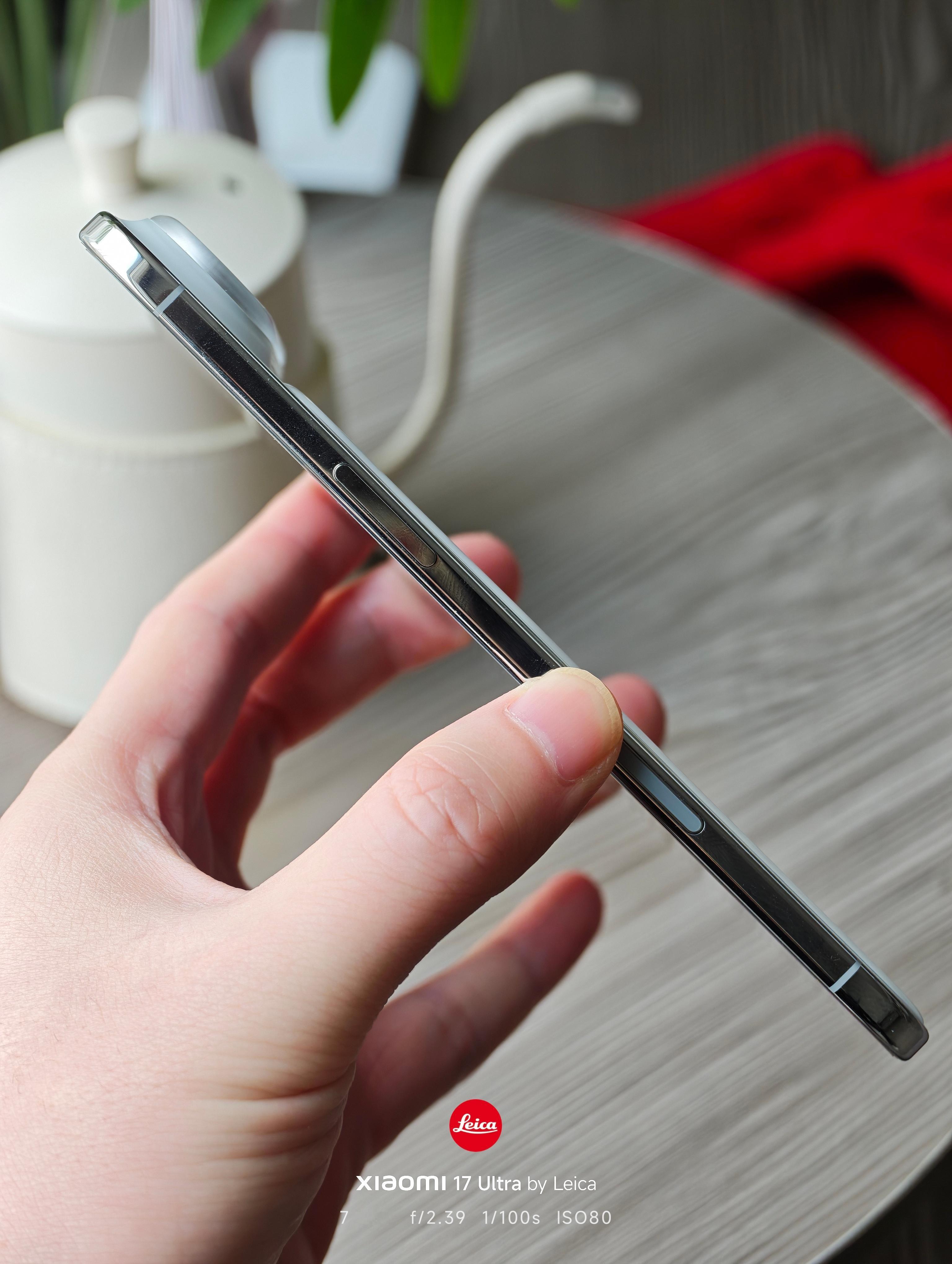 问：如何让iPhoneAir手感更好？答：让它变厚！