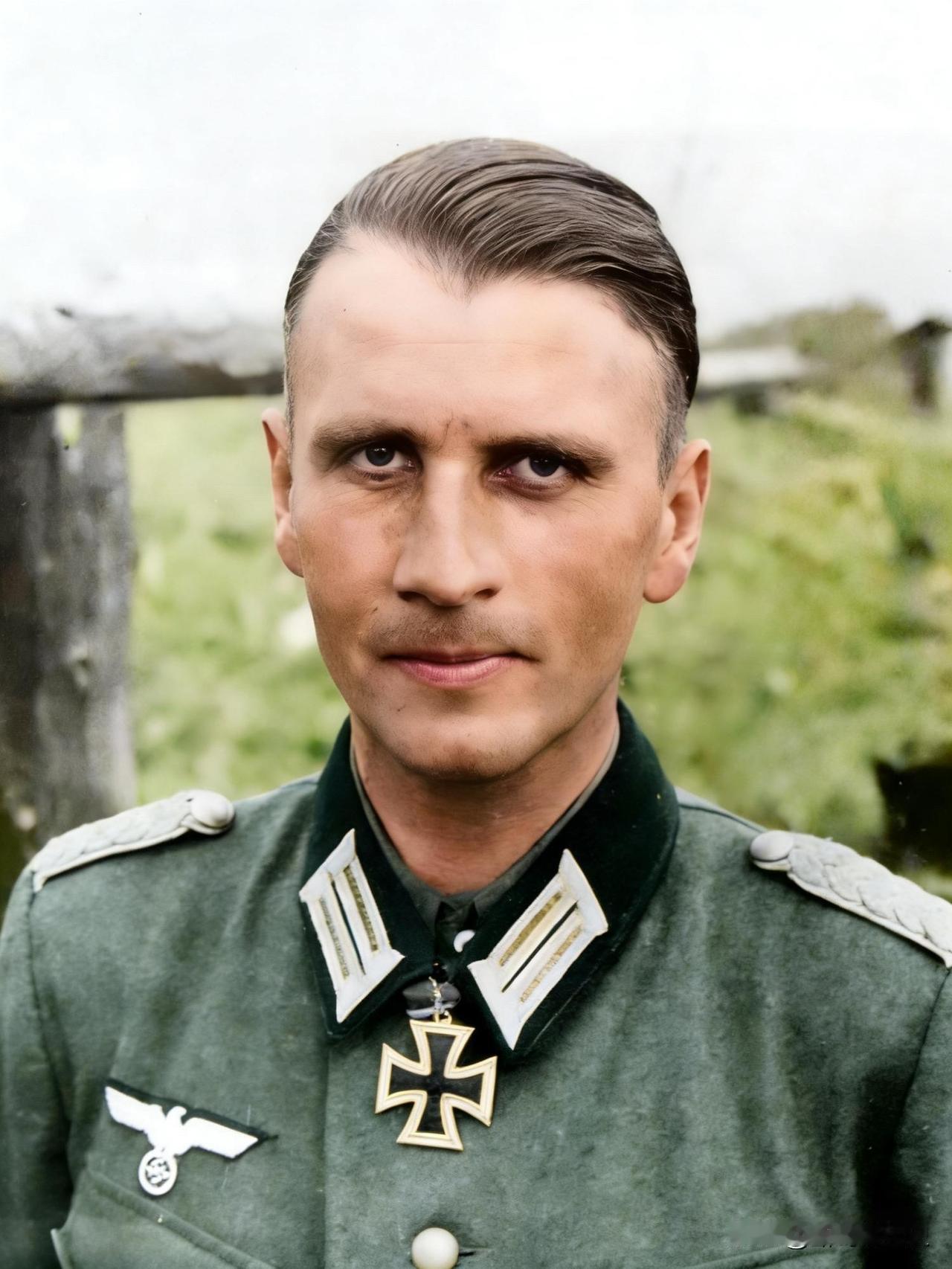 提起恩斯特-亚历山大·保卢斯的名字，很多人可能并不熟悉，但他父亲的名字却如雷贯耳