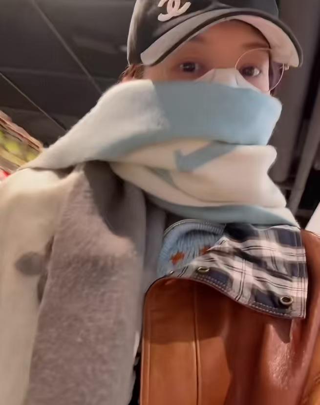 方媛生完三胎后，明显怕冷了！方媛38岁生三胎，颜值没啥变化，看起来还是像20多