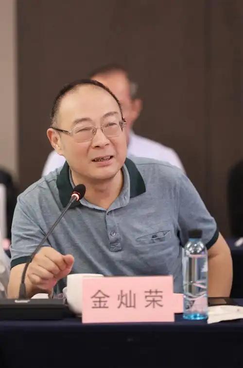金灿荣警告：中国要警惕俄罗斯背后的真正意图说到这，大家是不是第一反应就觉得：