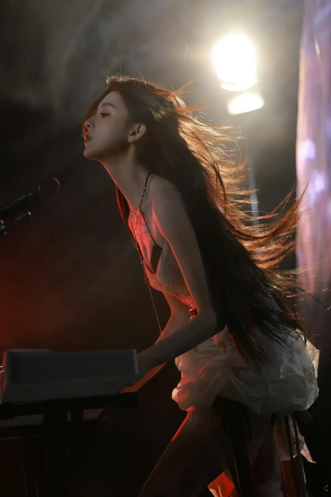 新人女爱豆有陈瑶这么一组图就要爆了