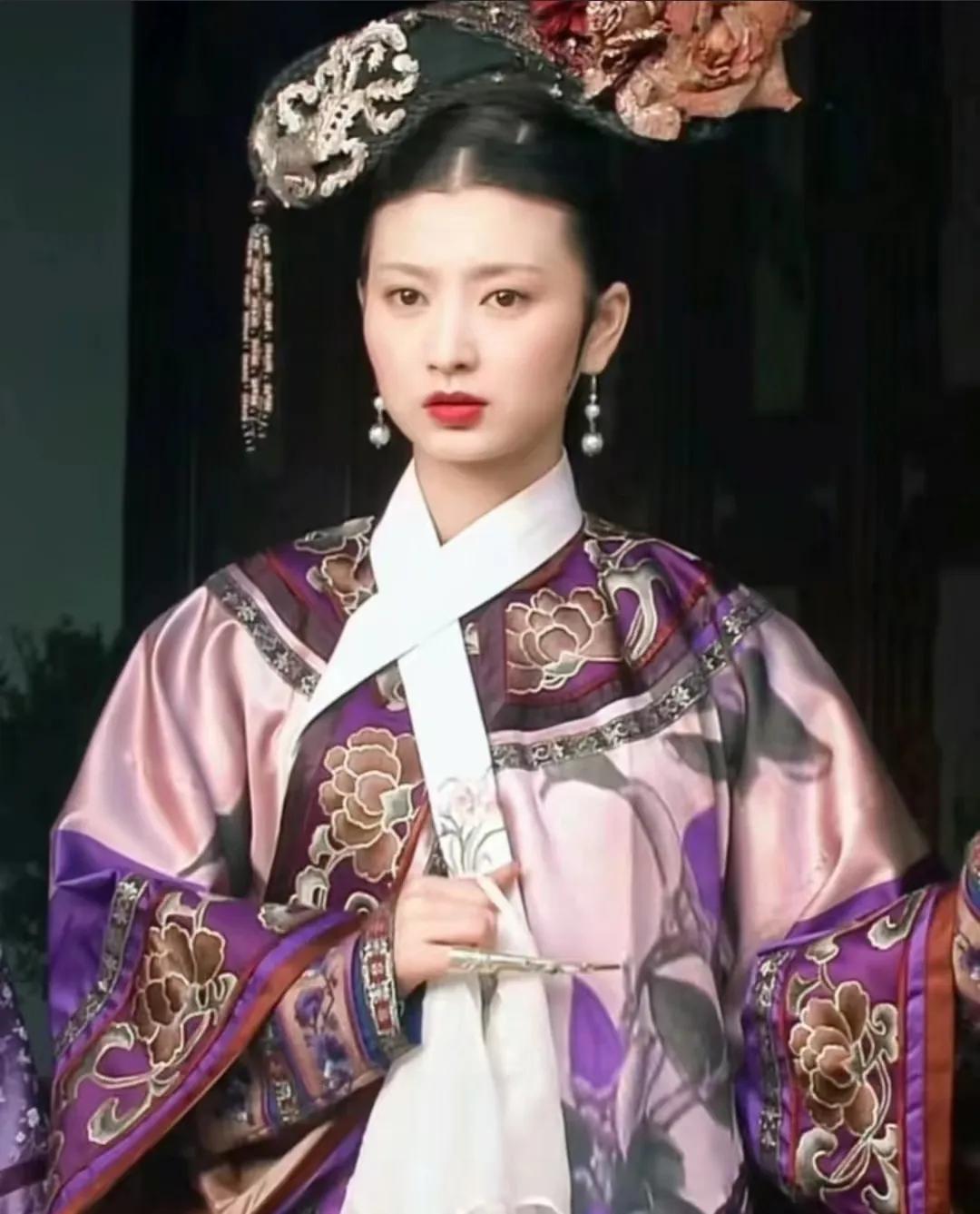重温《甄嬛传》，再看眉庄假孕那局，其实真不能全怪皇上无情。你看她打从殿选就