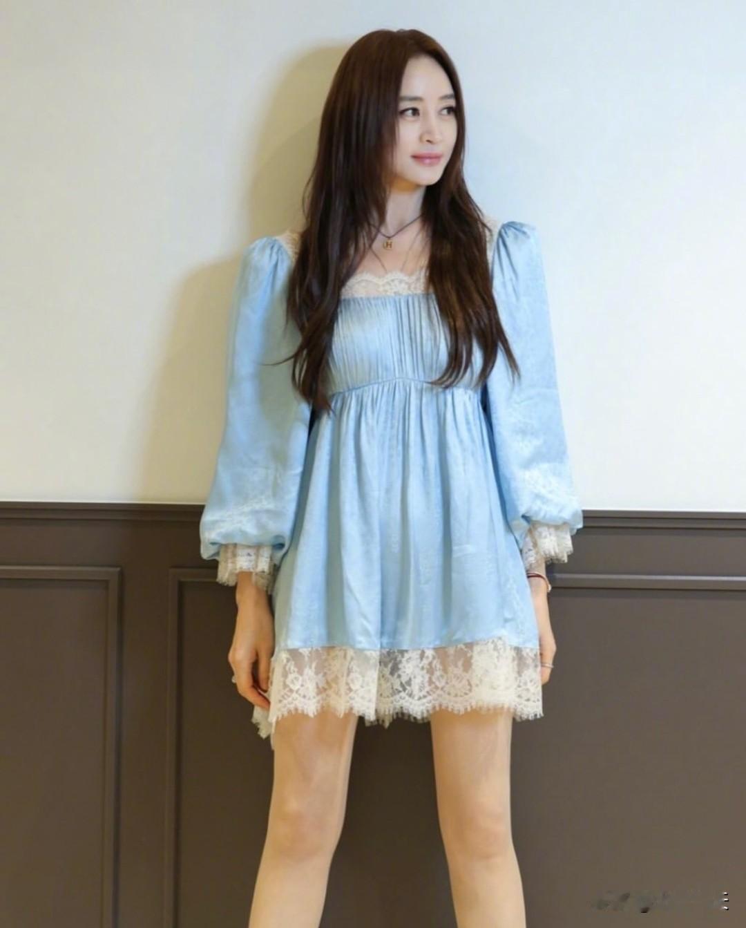 减肥后的她，宛若重生！[捂脸哭]这两天为新剧《现在不是出轨的问题》宣