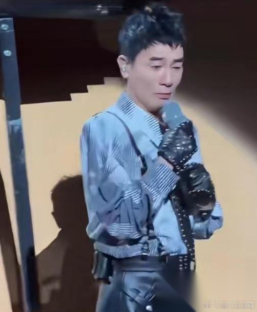 陈小春歌唱的好不好，我不评价，但是有一点他做的没话说，那就是在处理问题上的态