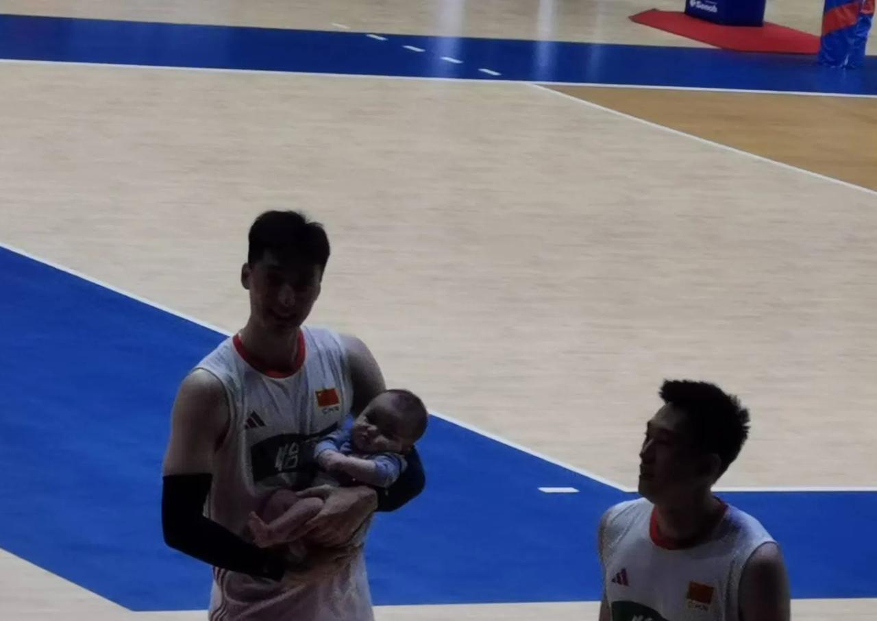 中国男排“后继有人”！中国男排3-0横扫塞尔维亚，这是中国队15年来首次击败对手