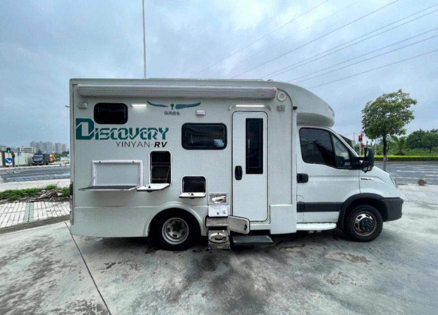 说房车就是找罪受的，该醒醒了。这话放十年前，我信。那时候玩房车，跟野外生存差不