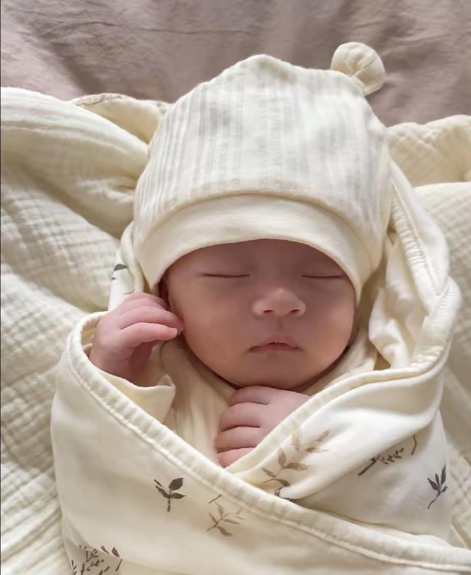 陕西一女子，在分娩时羊水栓塞，最终不幸离世，用生命换来了一个粉嫩的女婴。可谁也没