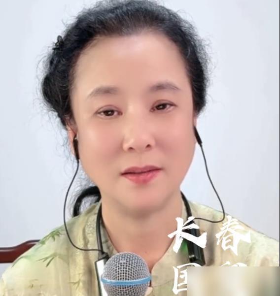 谢广坤经常带货，也经常直播，直播的时候，讲起人情世故，小嘴叭叭的，老能说了，说得