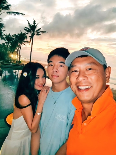 有一个事，不知道大家发现没就是温碧霞和她老公太不正常了，不是因为两人没有自己