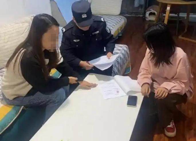 “防不胜防！”11月21日，浙江金华，一女子花1.8万元，网购了一块20克的黄金