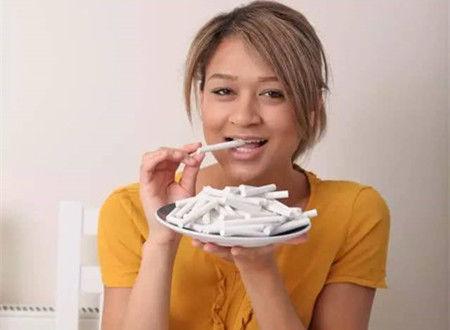 孕期的她爱上了吃粉笔, 每天吃半盒, 宝宝健康出生