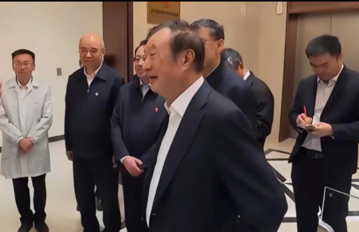有网友说了个大实话华为一个人都没去！任总没去，余承东也没去。派这样的领导
