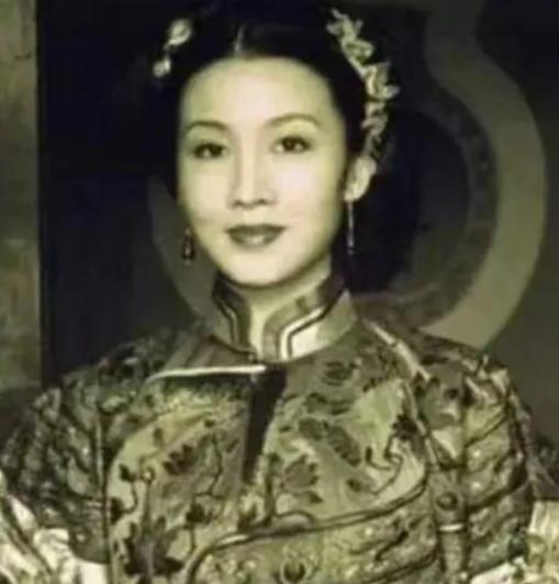 1936年，袁世凯的女儿大婚，进入洞房后，新郎兴致全无，怒骂新娘：“你个残花败柳