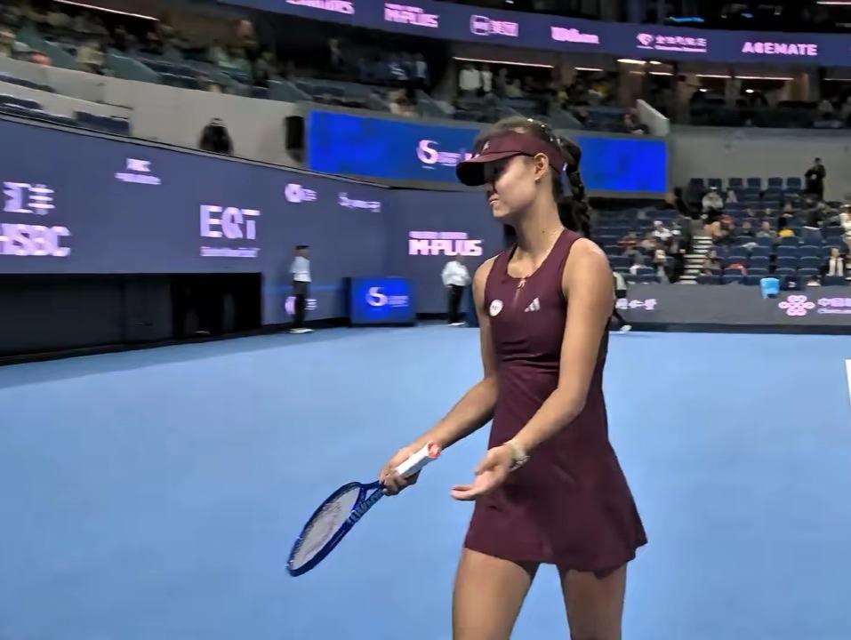 中网小孩姐带来惊喜！对手赛前轻视，上场直接被打懵中网WTA1000女单首轮，