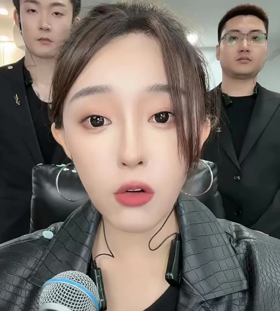 娜美帮仙家艺人如意拉票晋级被粉丝不解，娜美解释说好多咱家粉丝说我，不该帮她们，但
