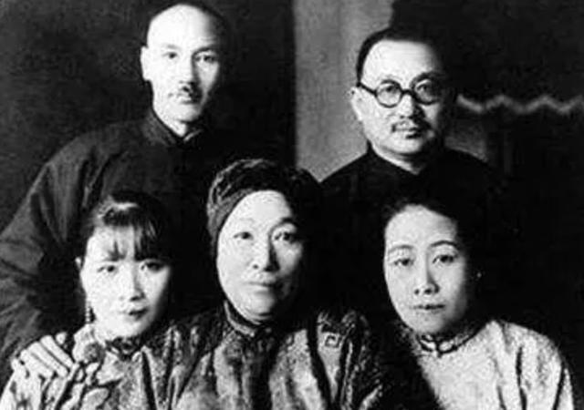 1931年，老蒋的亲妹妹蒋瑞莲向哥哥告状，说她的丈夫四处寻花问柳，希望老蒋能加以
