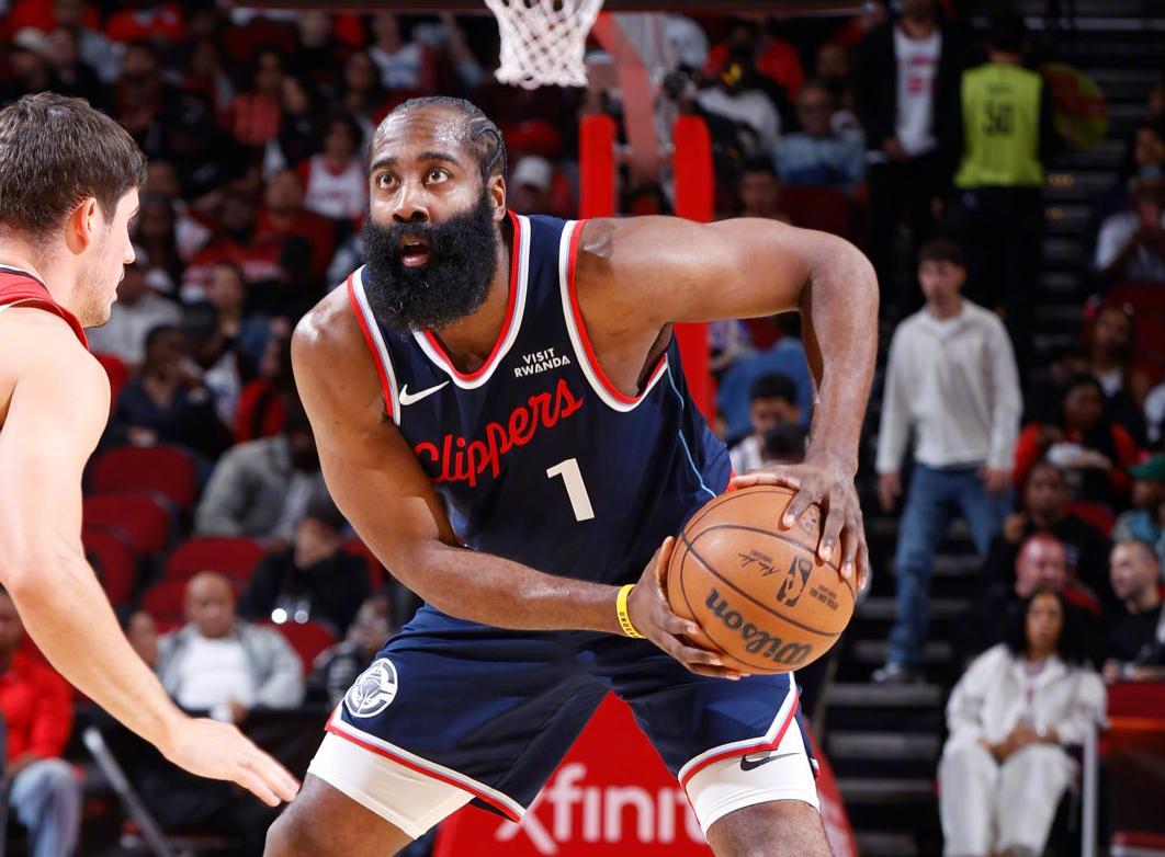 质疑哈登打球态度的人，应该是没有看球不多的！NBA常规赛，快船客场113-11