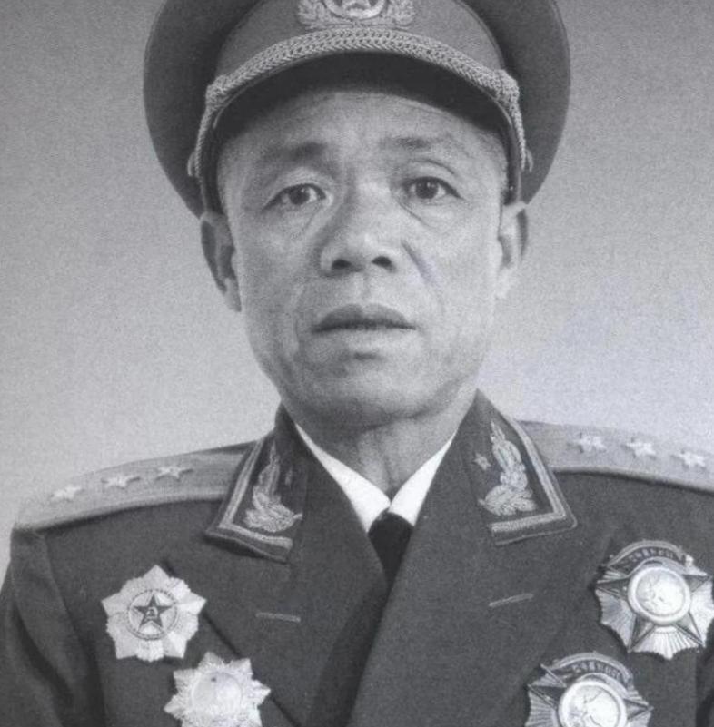 抗美援朝结束后，毛主席让韩先楚去福州军区当司令，他不去，毛主席震怒：“你去也得去