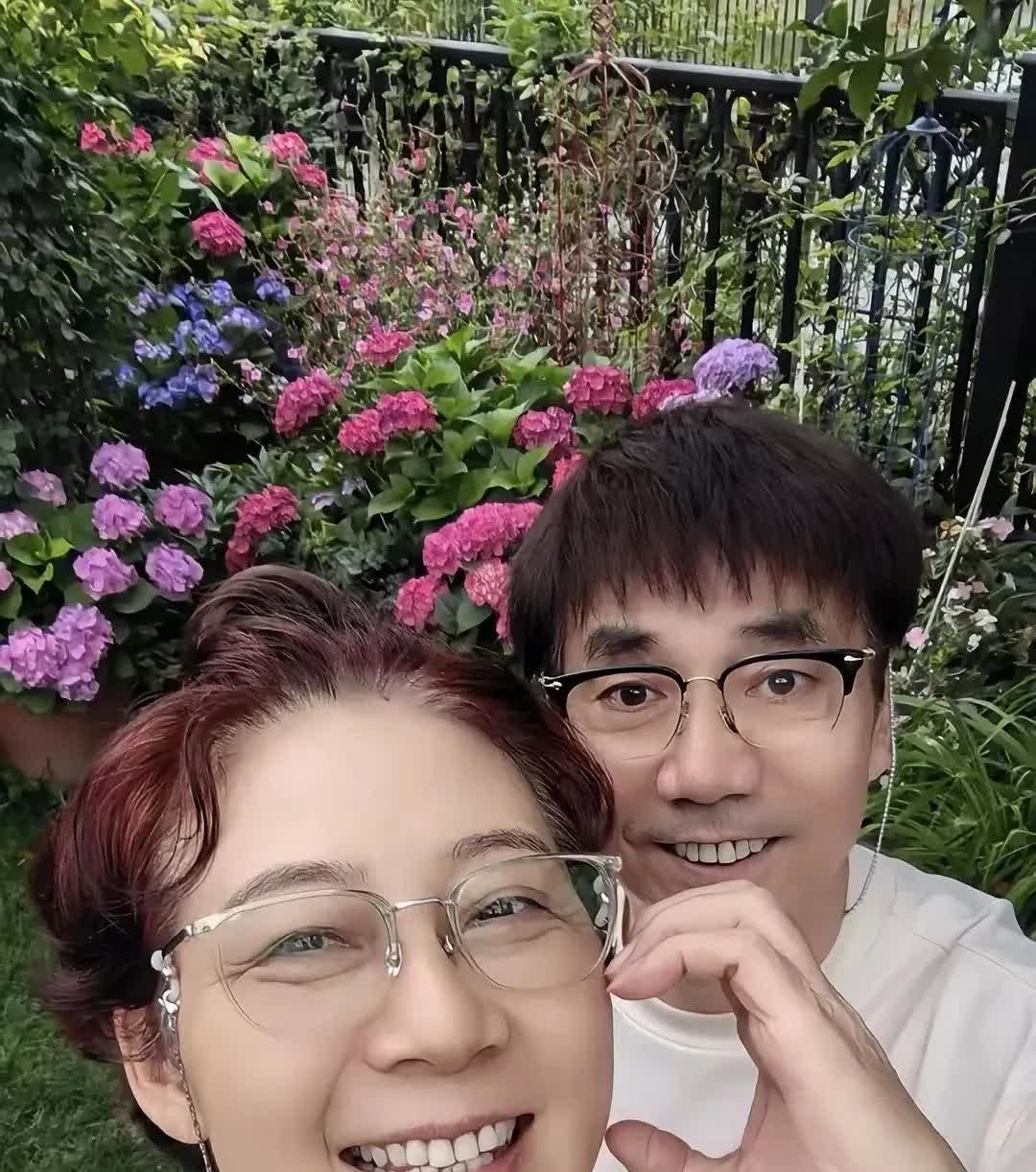 没想到这个演员也是一个吃软饭的啊，做演员没钱吗，还要傍比他大六岁的富婆。实在是想