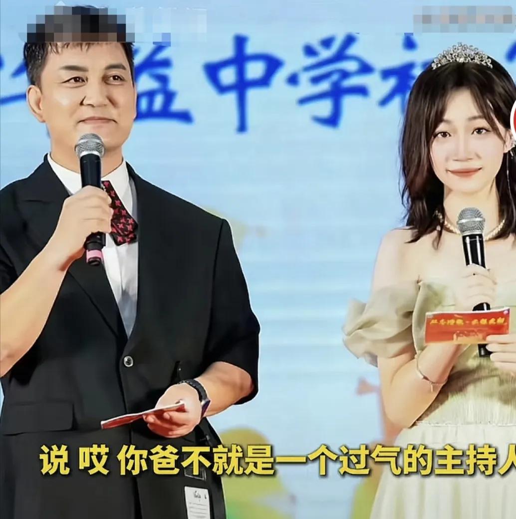 主持人李锐：“有一天孩子回来讲，说她们班有个同学跟她吵架，说哎你爸不就是一个