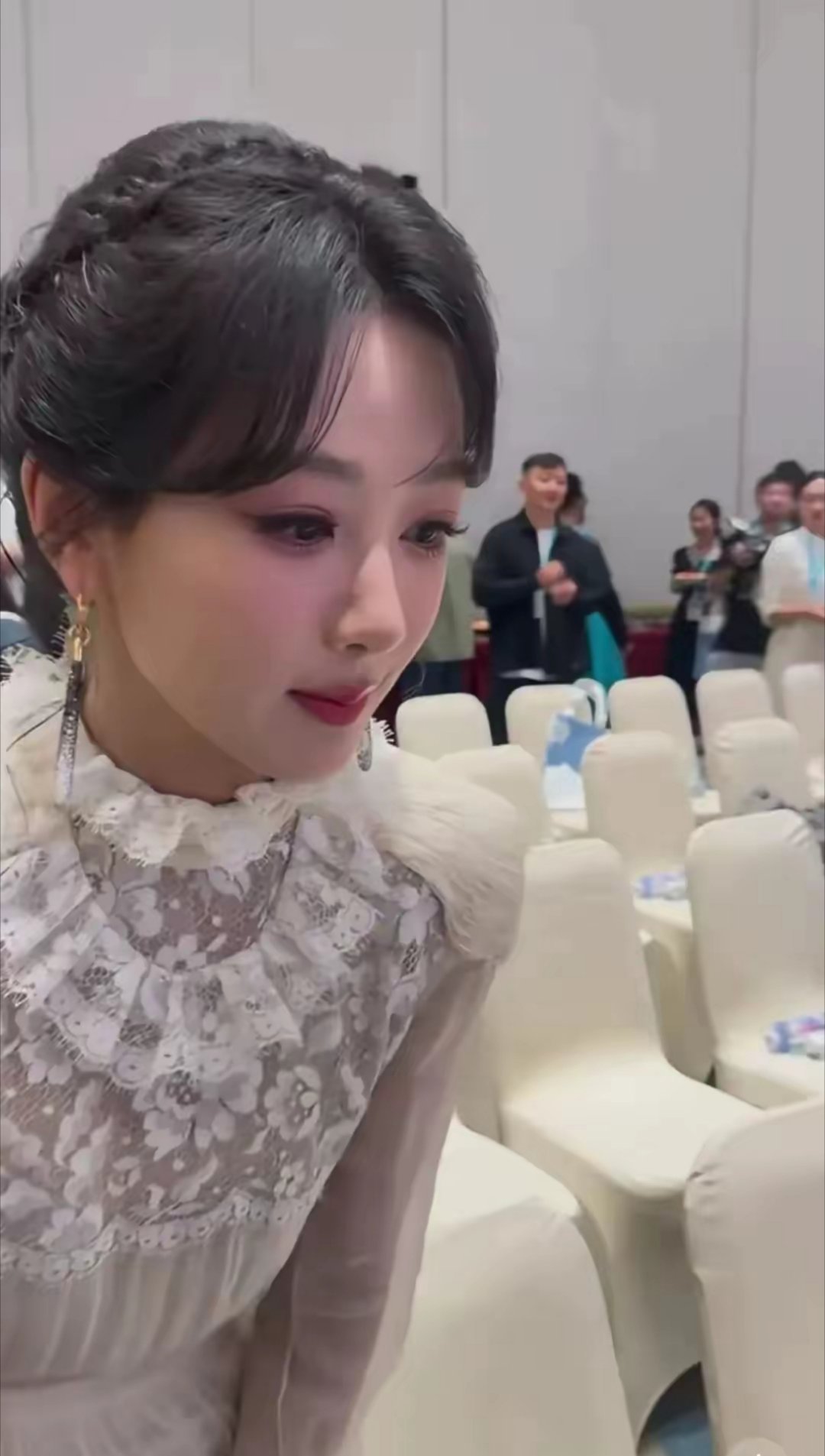 杨紫这张脸也太哇塞了吧生图状态跟精修一样，每根睫毛都是美的​​​