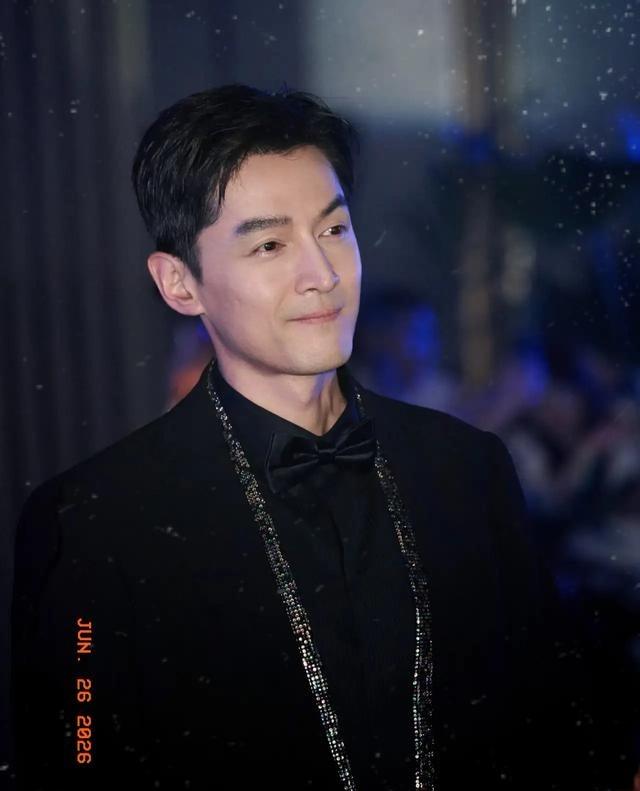 白玉兰奖胡歌又陪跑了，于和伟二封视帝，杨紫迟蓬董勇都获奖了。网友炸锅说胡歌凭啥啥