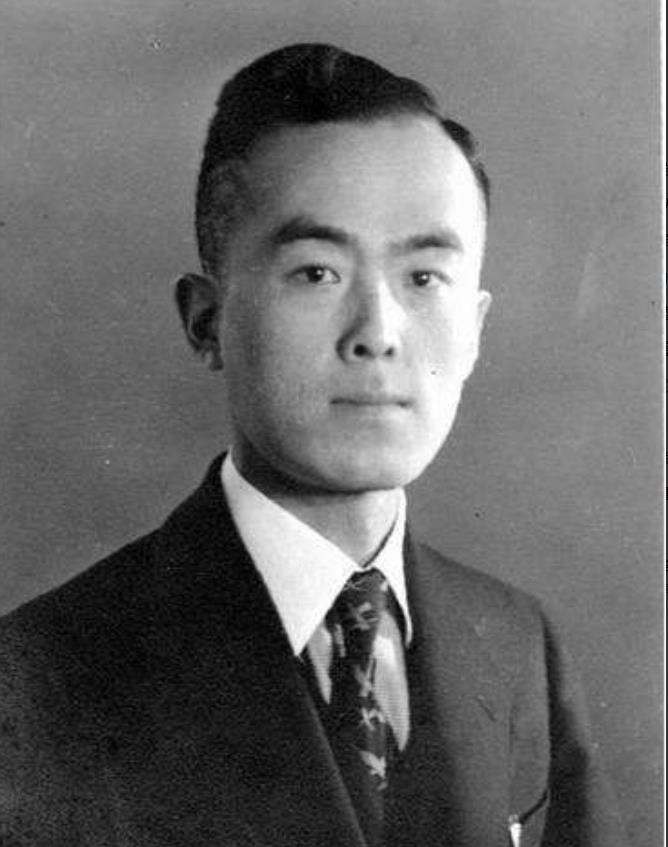 1945年的一个深夜，35岁的季羡林正在给23岁的德国女友揉肩，突然说：“我要离
