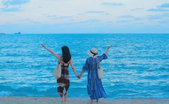 "离大谱了！"北京，一女子和母亲去韩国济州岛旅游，突然接到姥姥去世的消息，母女俩