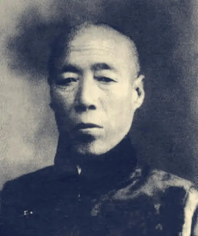 1908年慈禧太后去世，李莲英请求回老家养老。隆裕太后面色不善，心想：“你做了多