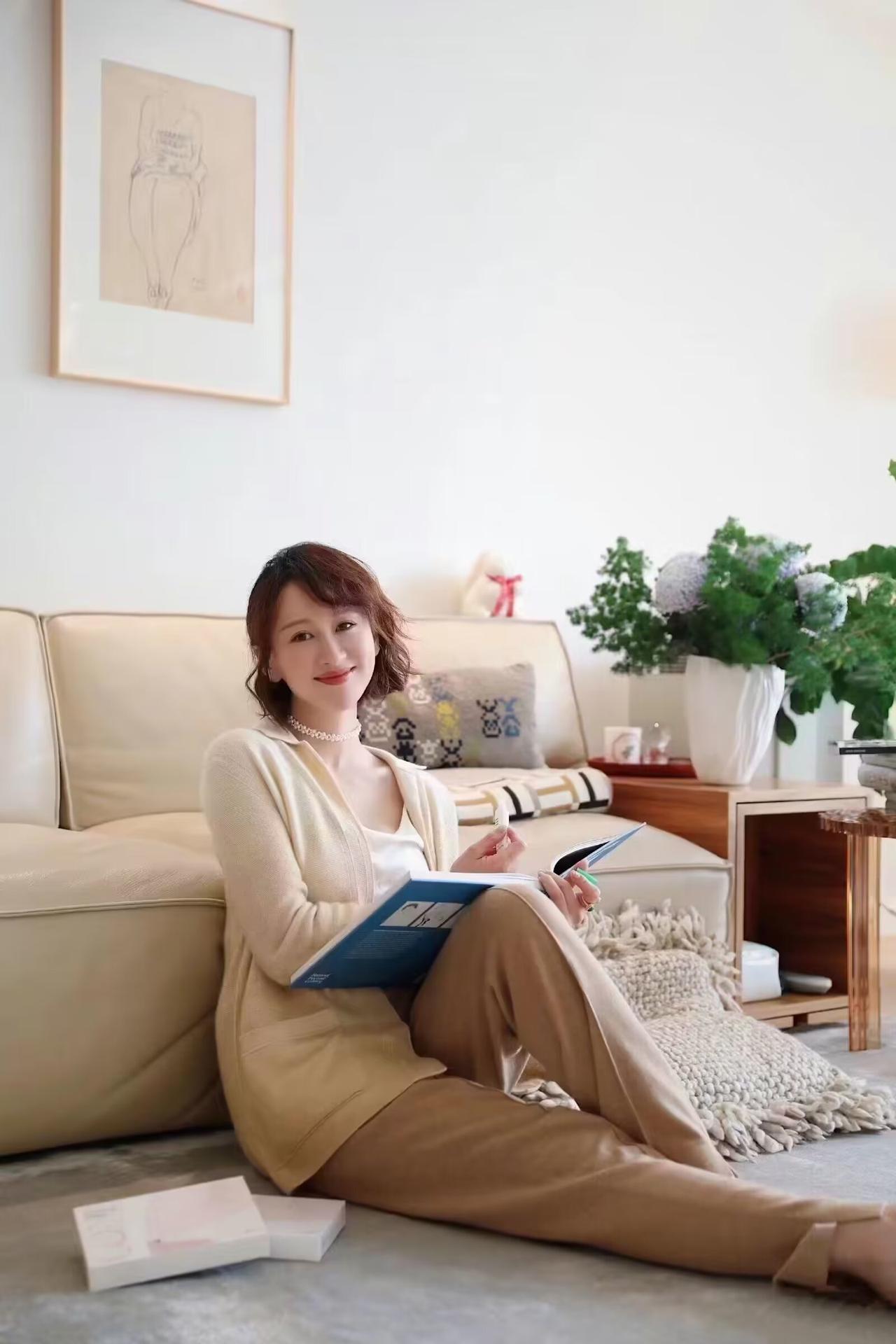 人性中最残忍的一个真相，就是你身边的人，绝大多数都见不得你变得更好，尤其是那些原