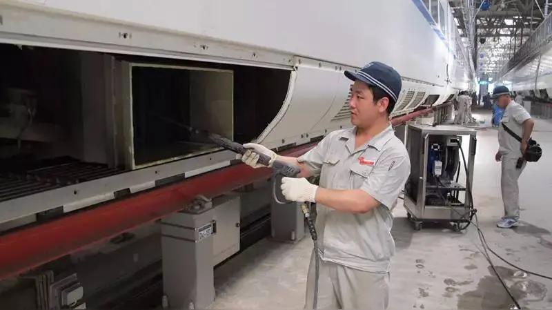 铁路系统岗位很吃香吗?年少不懂铁路香，中年方知最稳当！这就是千万人争抢的铁饭碗