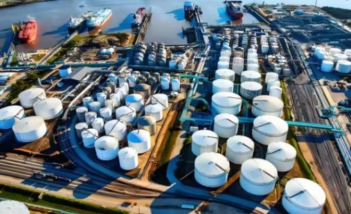 现在全世界总算反应过来了，中国2025年那波疯狂囤油，压根不是外媒瞎喷的“败家行