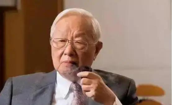 台积电创始人张忠谋毫不客气地表示：“关键技术都在我们手中，若我们决定切断大陆芯片