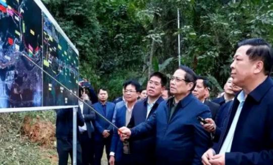 越南高铁现在没人敢接单，因为越南提的要求简直太奇葩，他不但要别人给他修高铁，而且