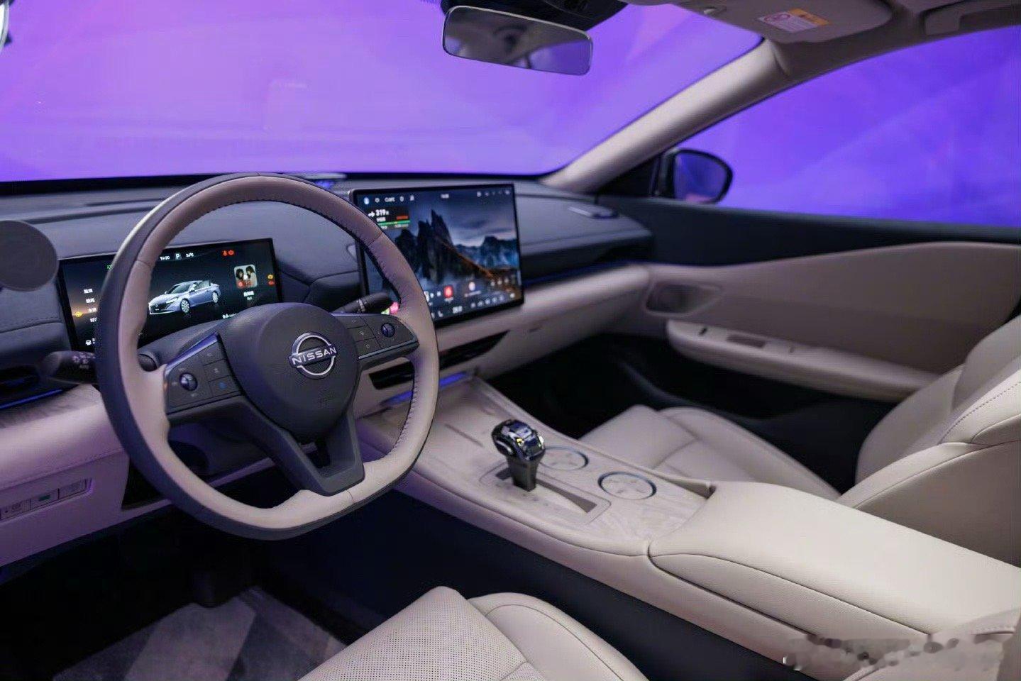 天籁·鸿蒙座舱的15.6英寸大屏太吸睛了刷到天籁·鸿蒙座舱的中控屏直接惊了！15