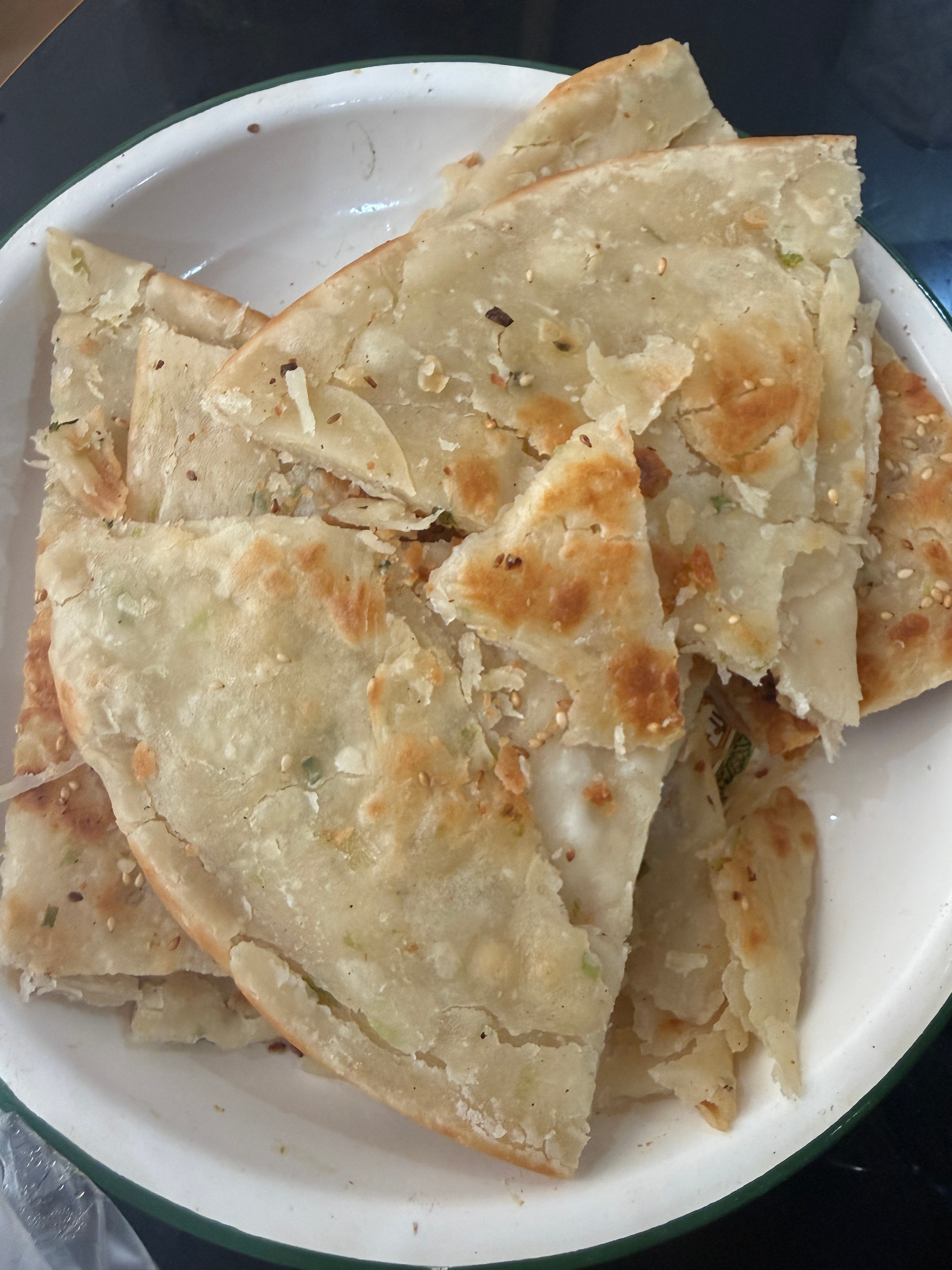 图二煎饼巨好吃！没开饭前已经捏了四块吃！