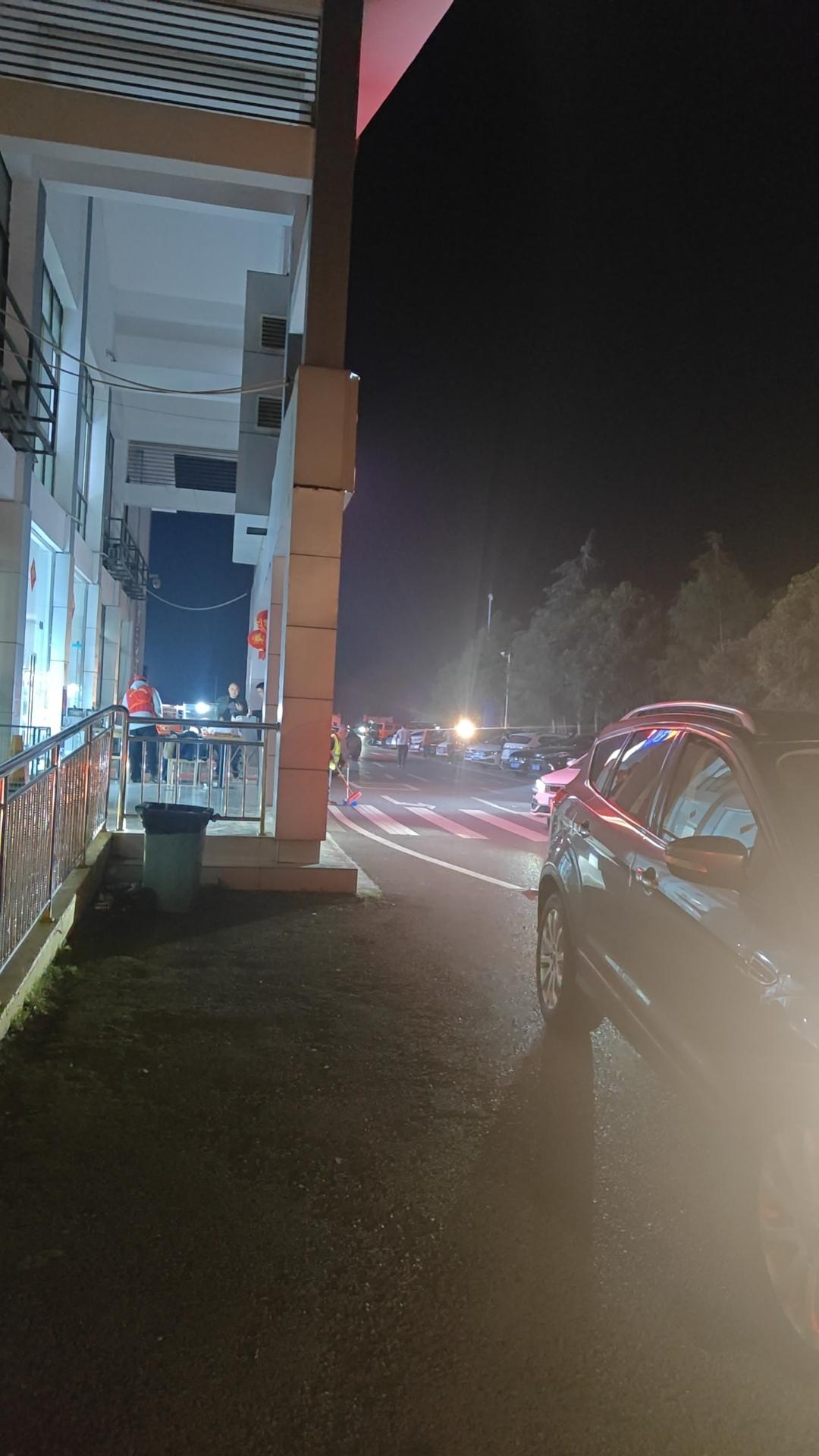 返程的堵谁走谁知道啊我是初五从贵州出发的，目的地是江苏南通，一开始心想那么早