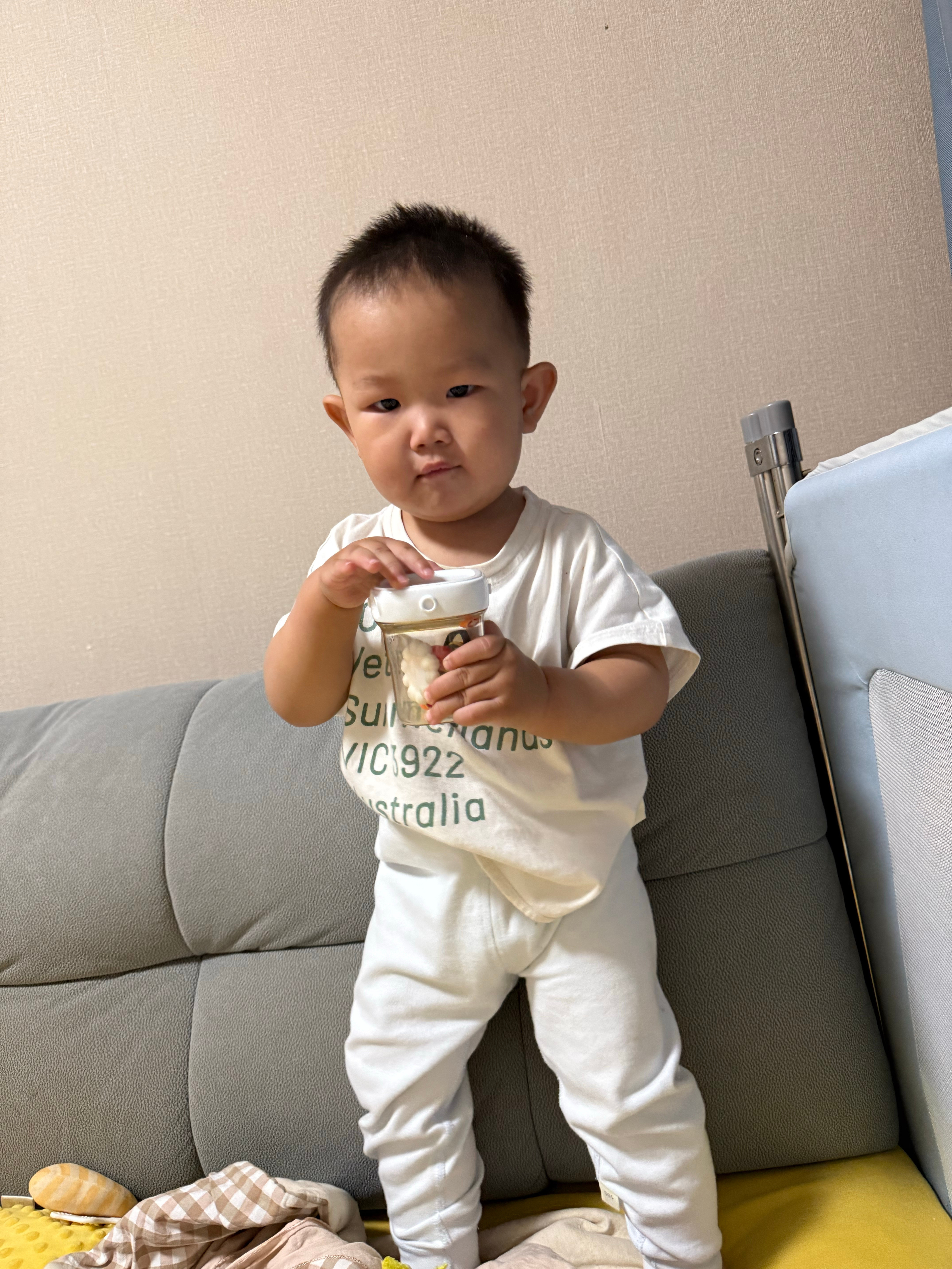 婴儿肥好短暂，我的胖宝宝就这么抽条了