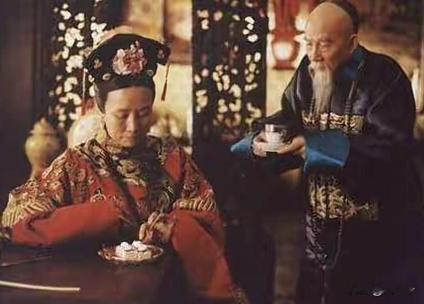 1885年，晚清首富胡雪岩临死前，把最年轻的九姨太叫到跟前，交代了一件听起来有些