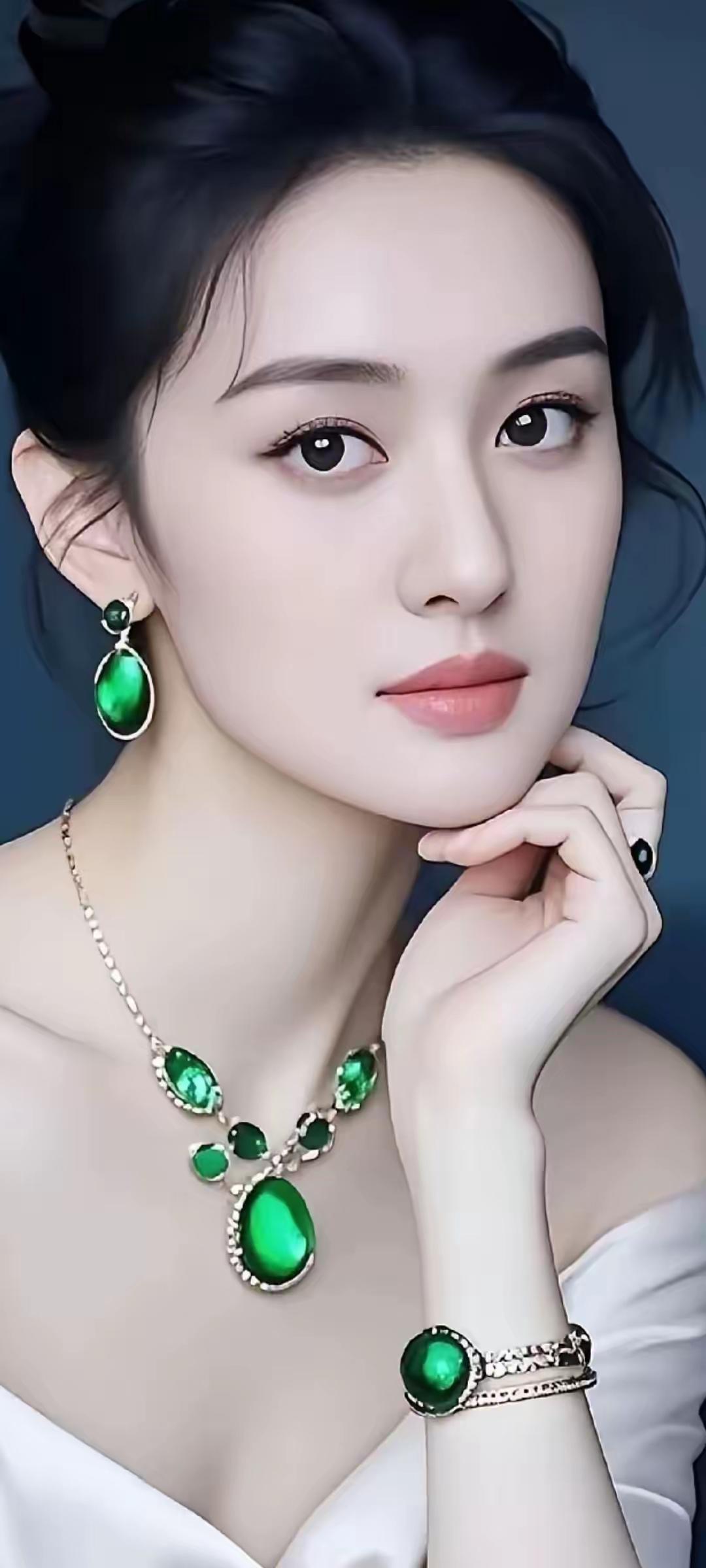 哇，绿宝石太美了