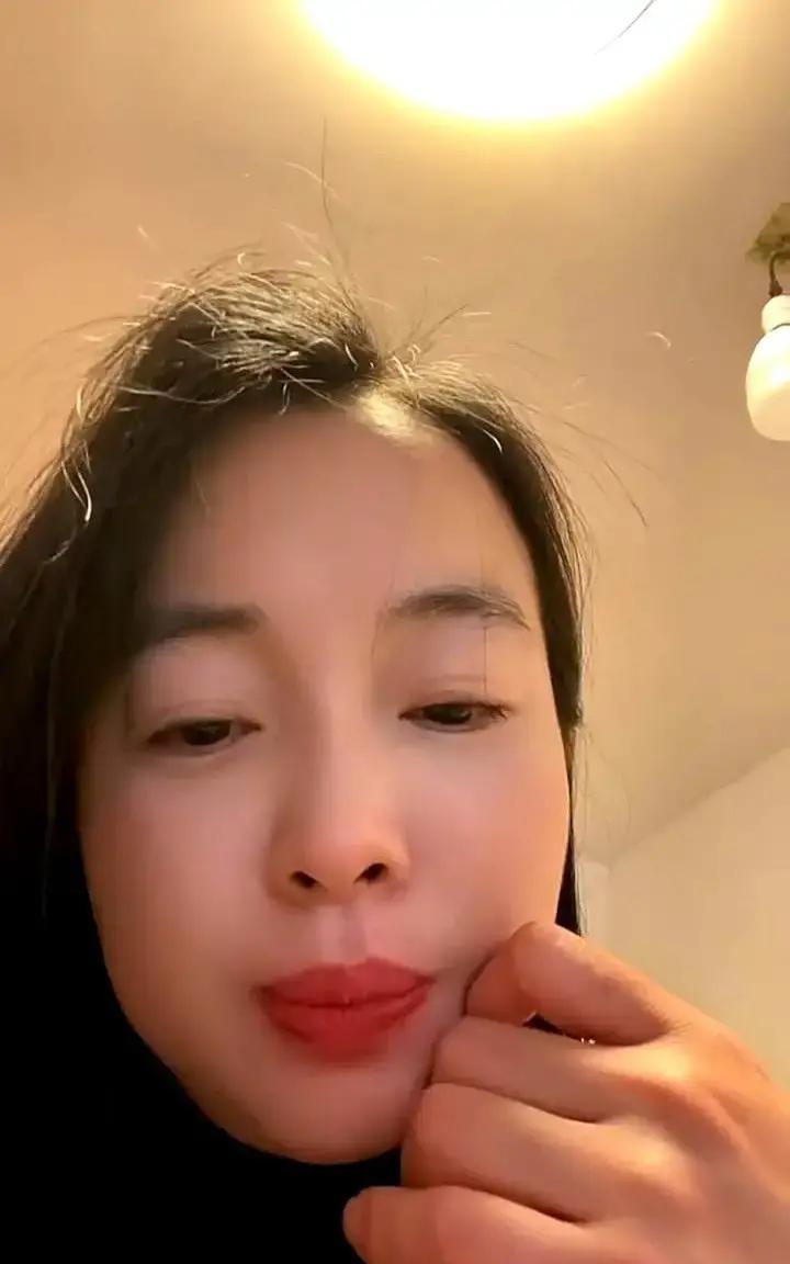 李雪琴在《坦白说》里自曝买一次性内裤从来不洗直接穿，董璇听完直接愣住。节目是