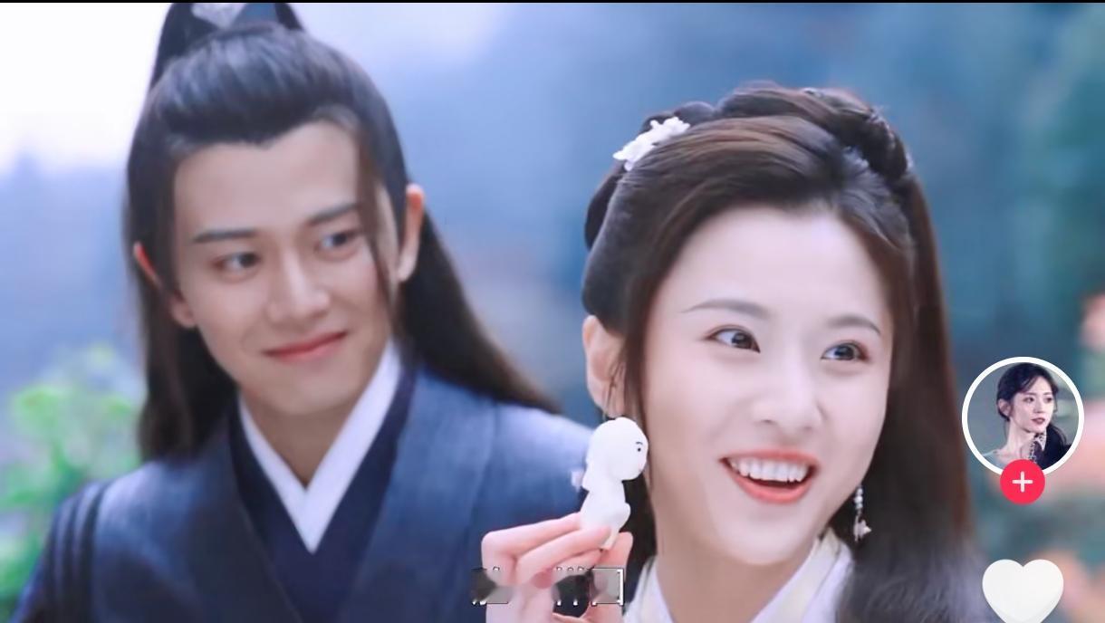 她拿着他捏的小面人笑着向陆大哥炫耀，他则略带得意的看着她笑，满眼宠溺！阿岳和婳