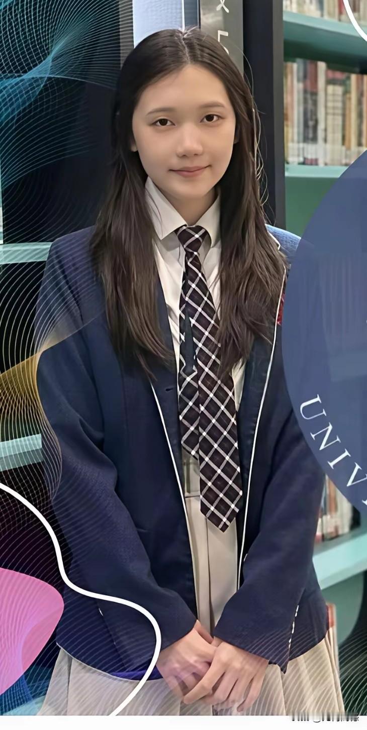 蒋得聆，蒋家的第五代人，人长得比较有气质，感觉很有艺术范儿，据说从小比较喜欢音乐