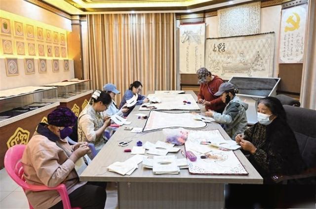 肃北县文化馆举办蒙古族密缝毡毯制作技艺培训班