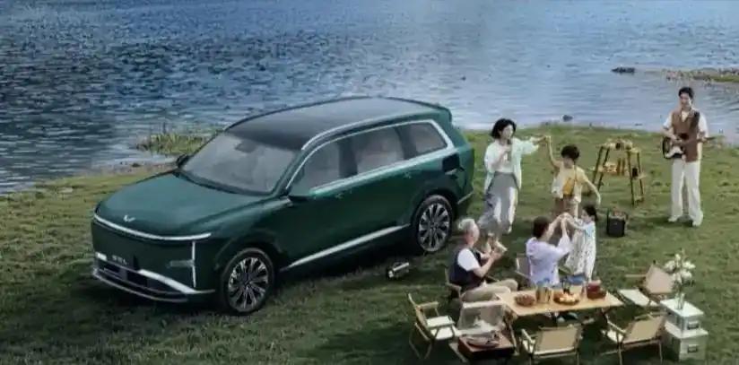 星光L比零跑C16六座版便宜近4万，轴距还长125mm；比唐DM-i便宜7万，纯