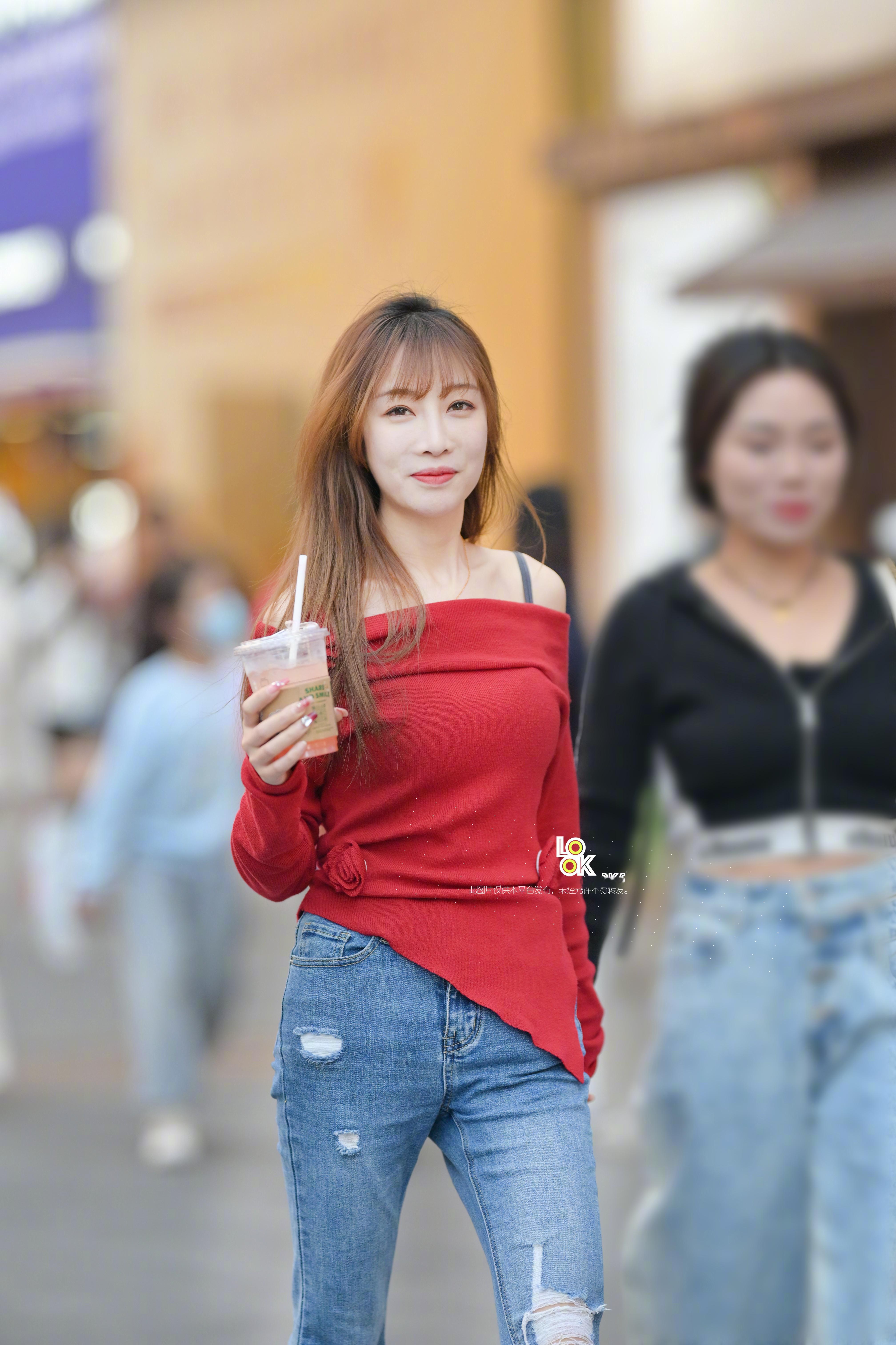 貌似心情不错哈！很开心的样子