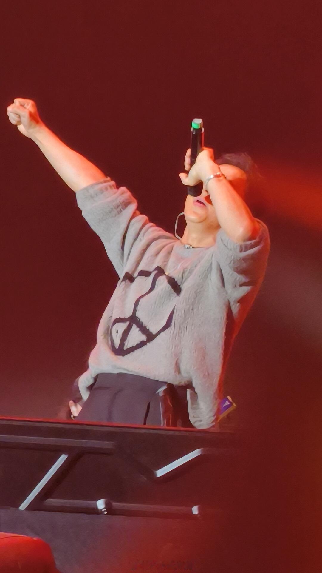 看完韩庚的音乐节首秀，只有一个念头：巡演赶紧安排！新歌首首都想跟着大合唱，舞台效